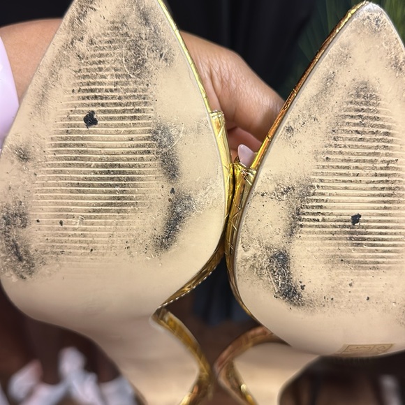 Gold imitation snake skin size nine - Picture 3 of 3